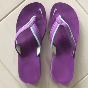 Nike women’s flip flops size 8